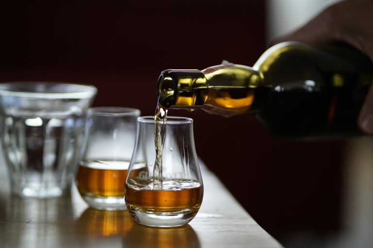 La vente de whisky en ligne : une nouvelle façon d’acheter… et de découvrir